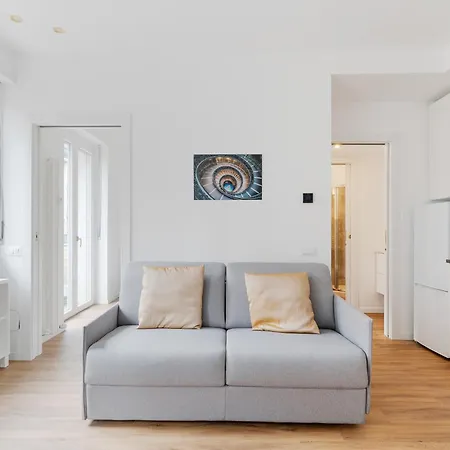 Guesthost - Varesina - Apartment