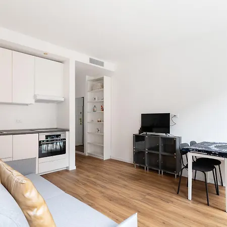 Apartment Guesthost - Varesina - *
