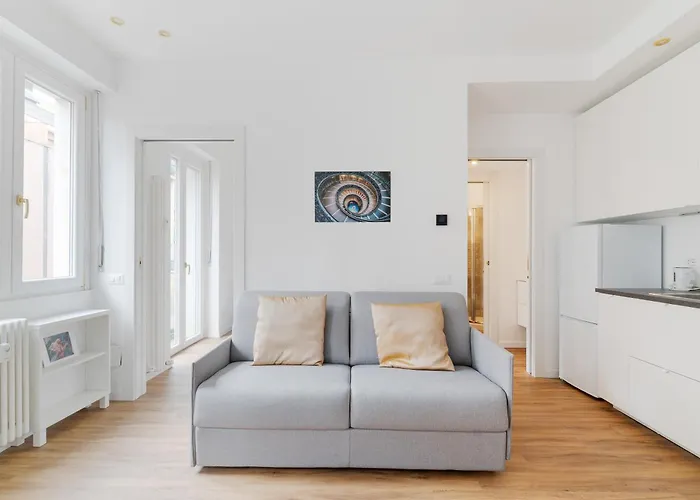 Guesthost - Varesina - Apartment
