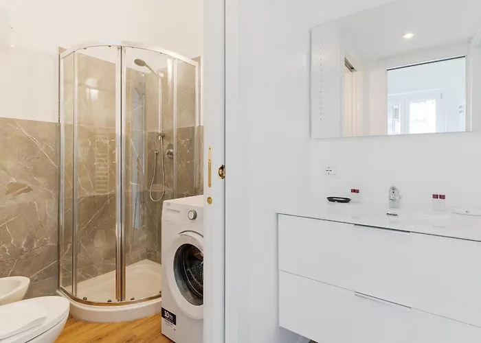Guesthost - Varesina - Apartment