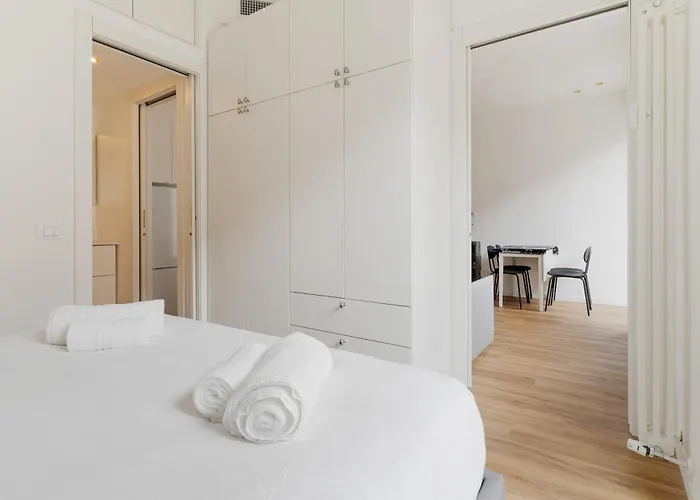 Guesthost - Varesina - Apartment *